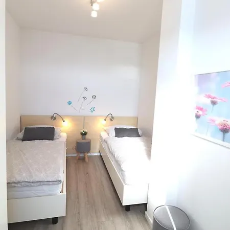 02 Strandnest 1 Strandburg App.0.2 Rechts